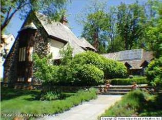 63 Flagg Ct, Staten Island, NY 10304