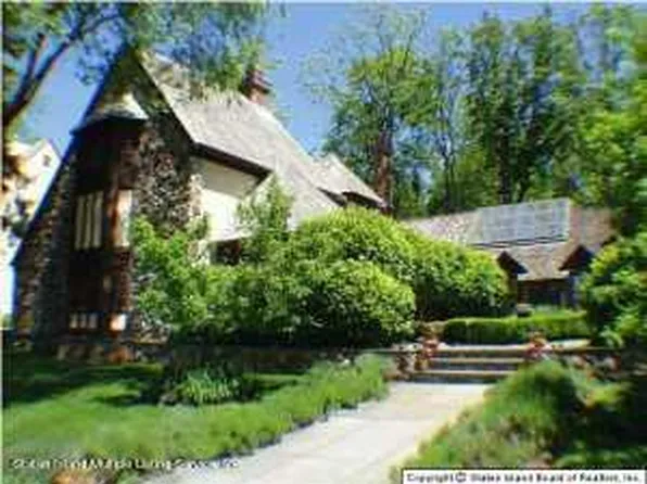 63 Flagg Ct, Staten Island, NY 10304
