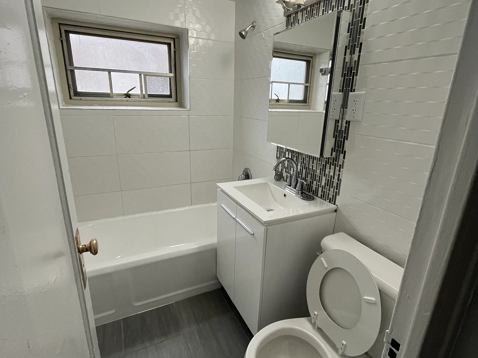 2 bed, 950 sqft, $2,800 — Photo 2