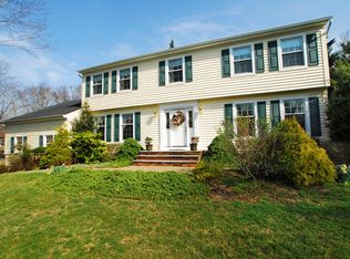 2 Evergreen Ln, Morris Plains, NJ 07950