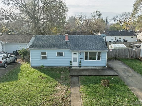 4th image of 28 Regina Dr