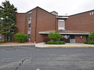 1700 Four Oaks Rd APT 120, Eagan, MN 55121