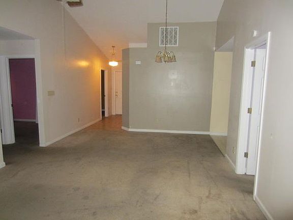 4th image of 733 Muirfield Dr