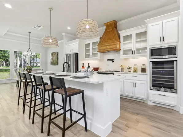 128 Saint Andrews Dr E, Mabank, TX 75156