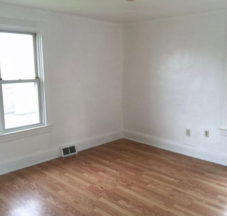 2nd image of 538 Park Ave