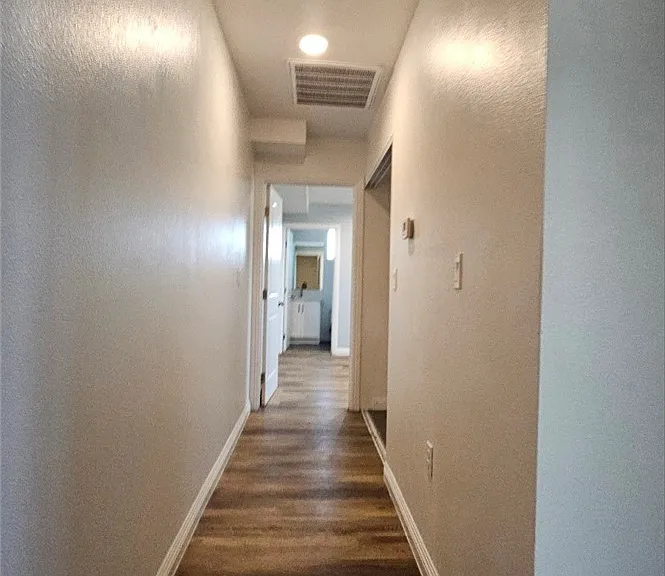 213 W 43rd Pl — Photo 12