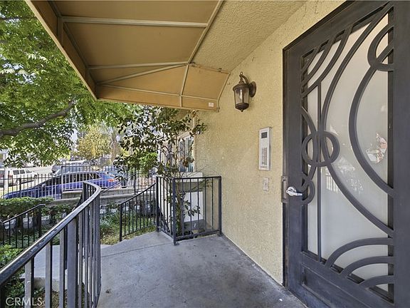 5th image of 1554 N Hobart Blvd APT 2