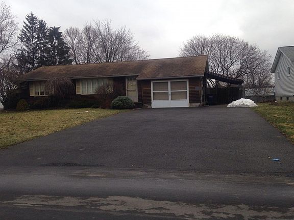 3rd image of 22 Sherry Dr