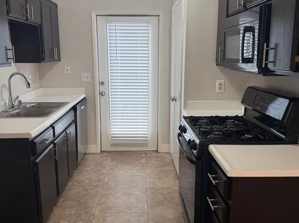 3210 Brookfield Loop #C, Bakersfield, CA 93311