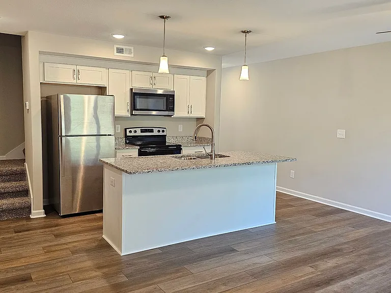 955 Center Rd — Photo 4