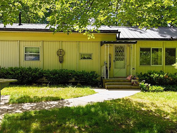 5th image of 836 Poquonnock Dr