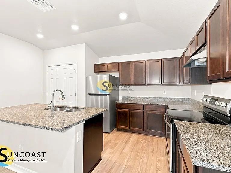 306 Urbana St — Photo 14