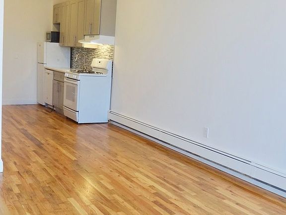3rd image of 208 Franklin St APT 4L