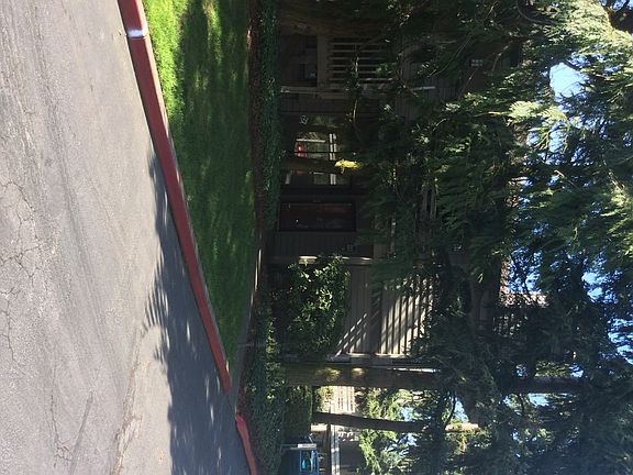 2nd image of 1372 Bellevue Way NE APT 5