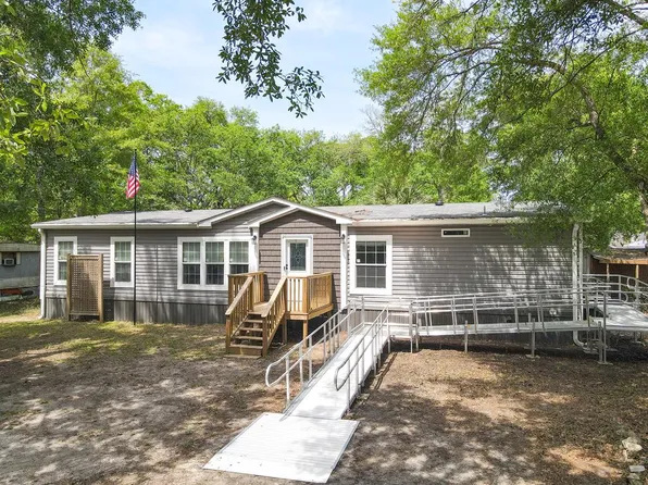 704 Three Rivers Rd, Carrabelle, FL 32322