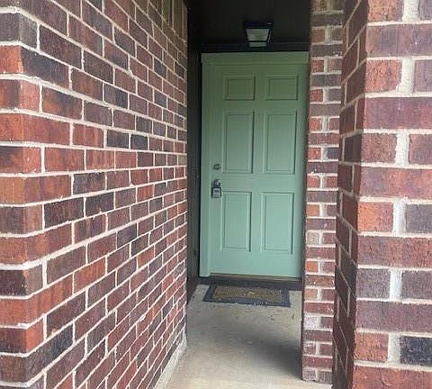 Welcome home! Fresh and ready for move in.