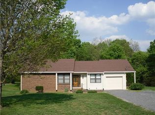 339 Bowling Branch Rd, Cottontown, TN 37048