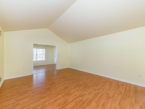 4th image of 2422 Woodbine Ln