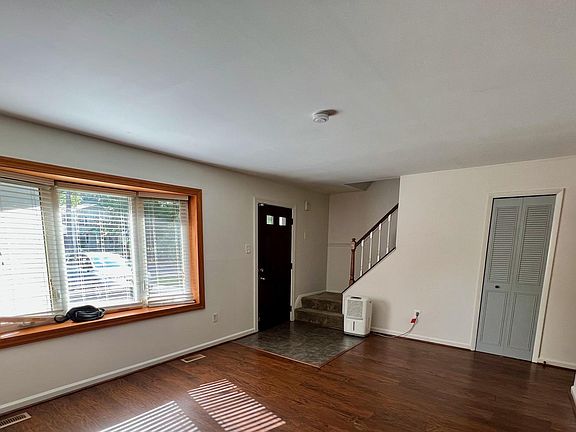 Family room / Entryway
