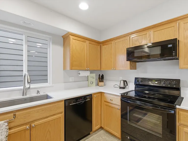 3519 SE Quayside St — Photo 10