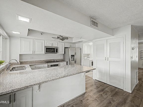 3rd image of 1615 E NEWPORT Drive