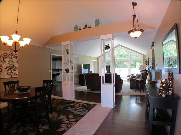 4th image of 711 Woodridge Dr