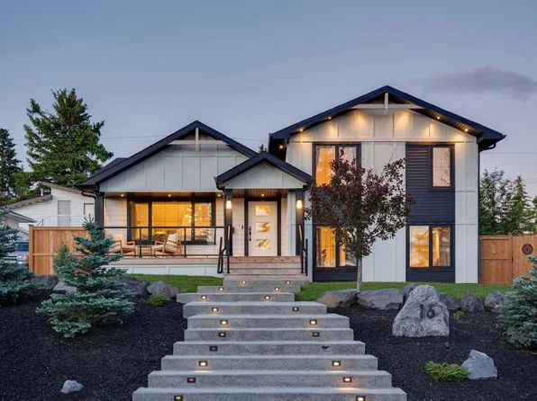 16 W Calandar Rd NW, Calgary, AB T2L 0P6