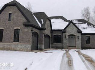 3655 Pointe Shore Dr #31, Brighton, MI 48114