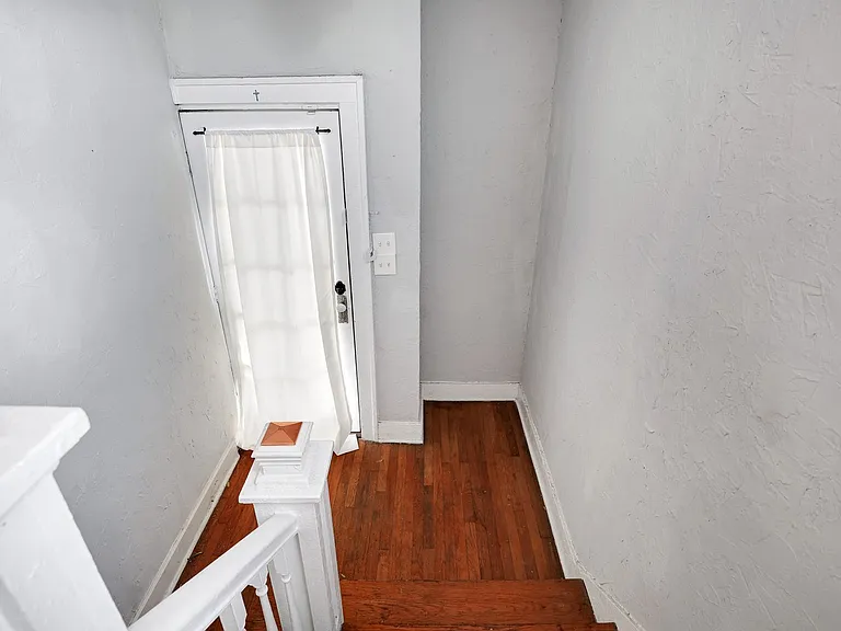 527 Fulton Ave — Photo 4