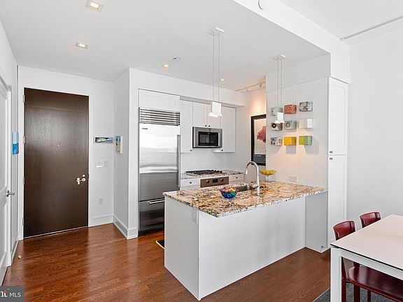 2nd image of 210 S 25th St #905