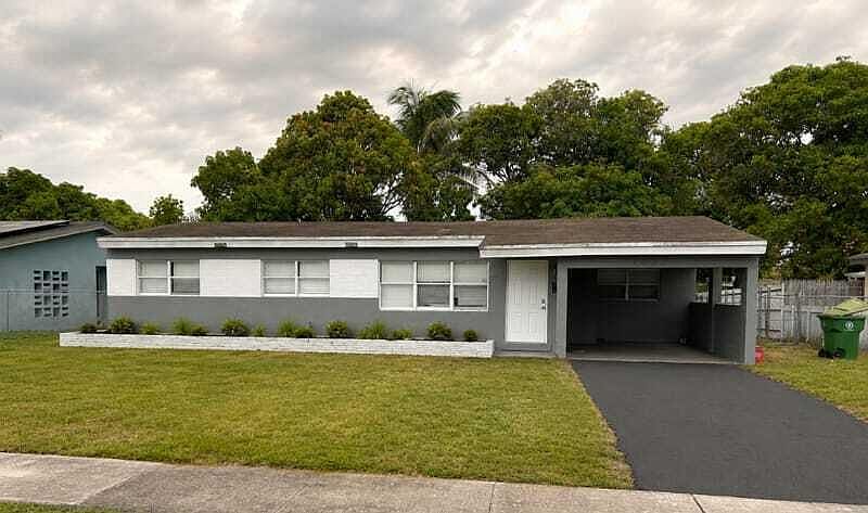 1st image of 1067 Iroquois Avenue