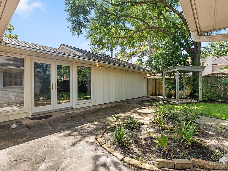 13703 Queensbury Ln — Photo 27