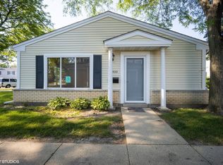 1533 Cove Dr, Prospect Heights, IL 60070