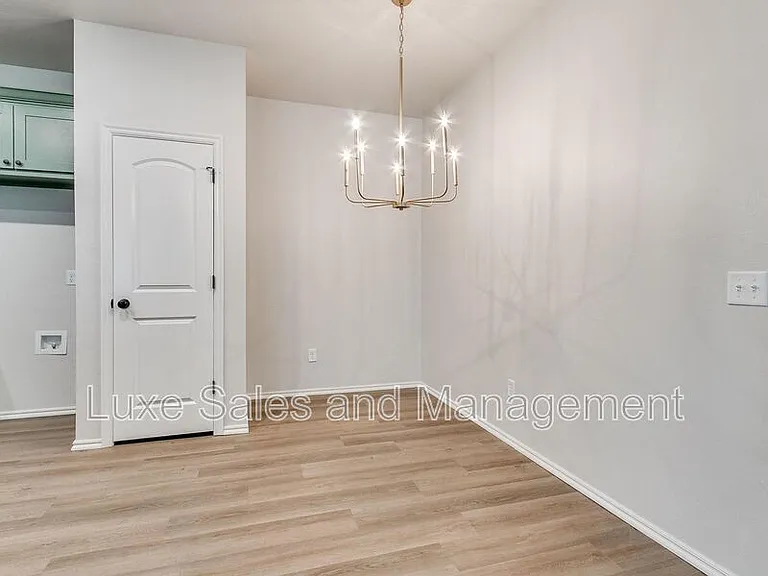 8012 NW 105th St — Photo 12