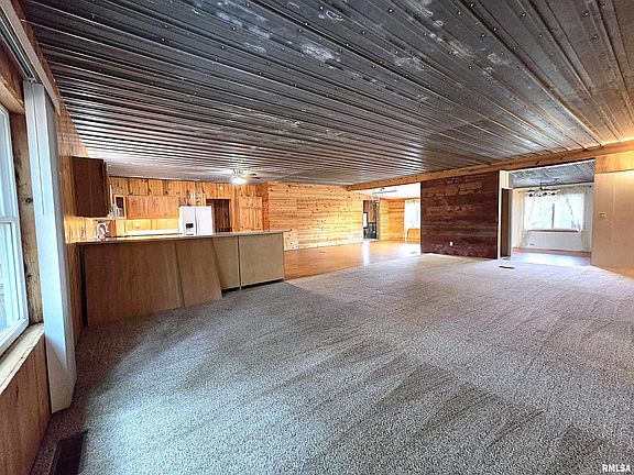 5th image of 1227 Summers Ln