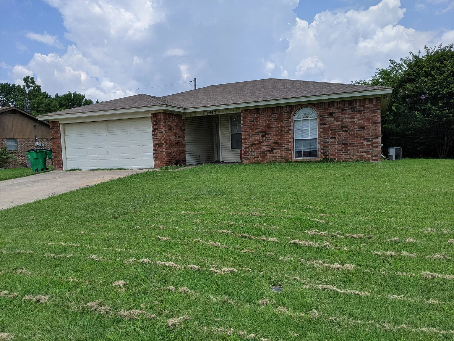3 bed, 1105 sqft, $1,524 — Photo 2