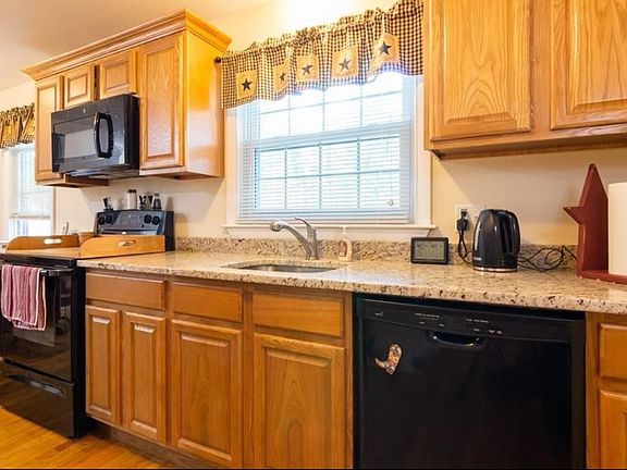 5th image of 23 Shortway Dr