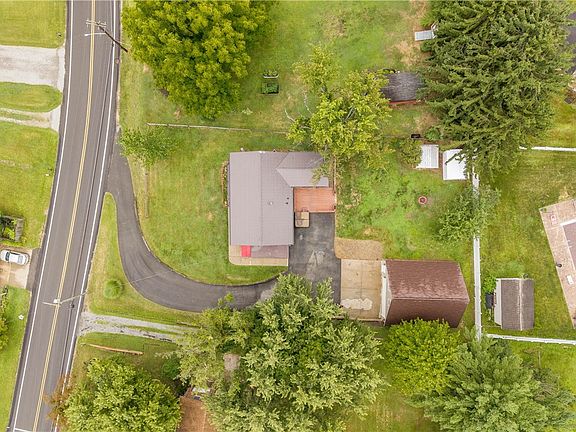 2nd image of 282 Spring Run Rd