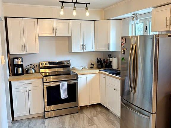 3rd image of 97 Highlandview Rd