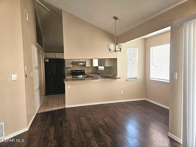 1120 Coyote Ln — Photo 6