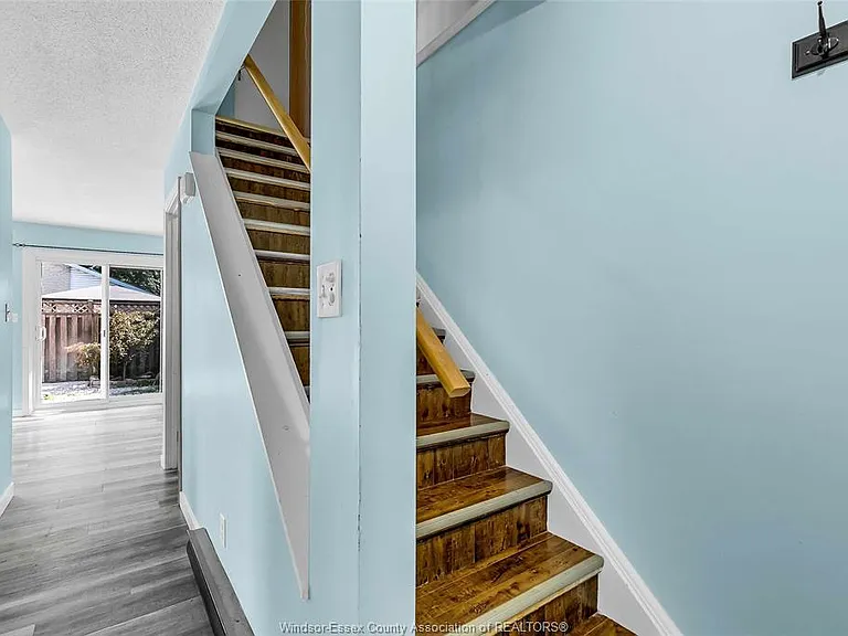 9015 Copperfield Ct — Photo 3