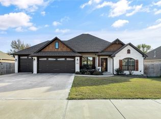 712 Macdonald Dr, Pea Ridge, AR 72751