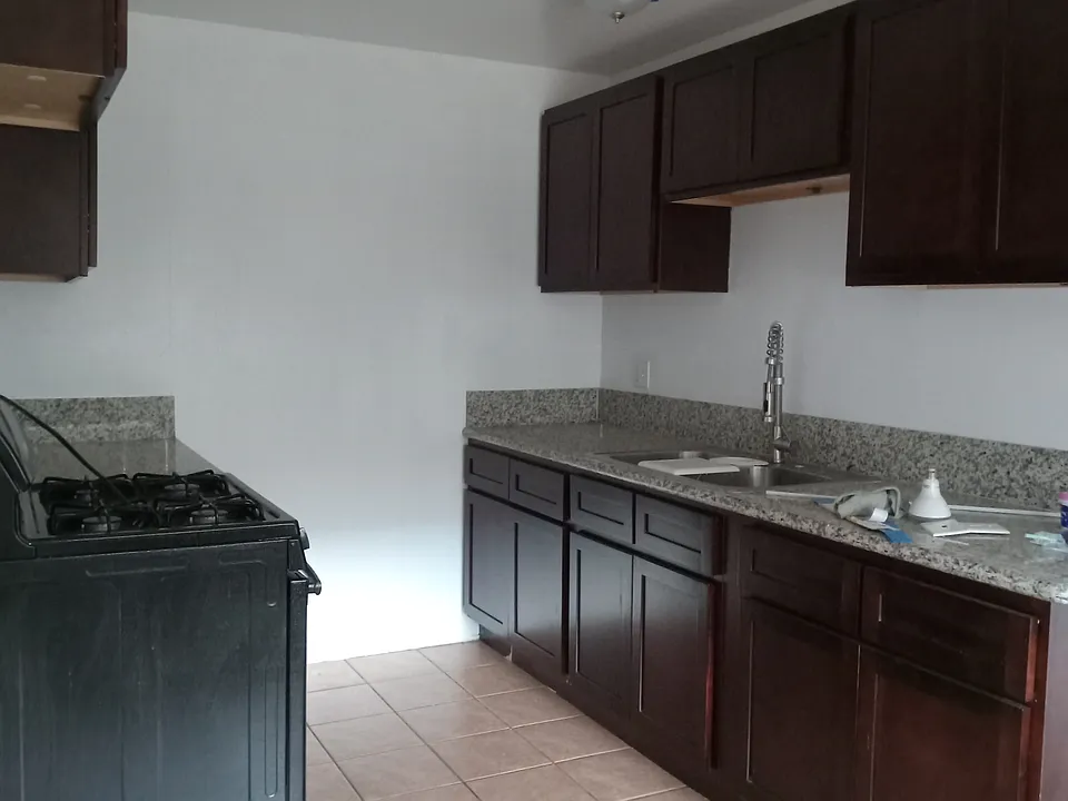 1005 W East St #6