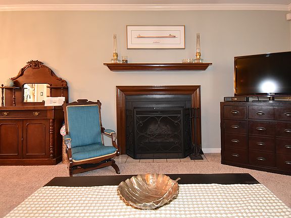 4th image of 1407 Damsel Ln