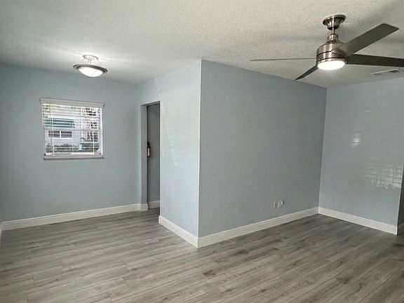 3rd image of 3815 W Platt St #401-33609