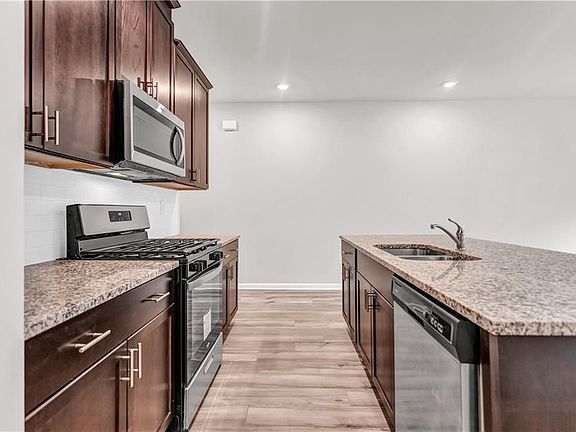 5th image of 1522 Villageside Ct