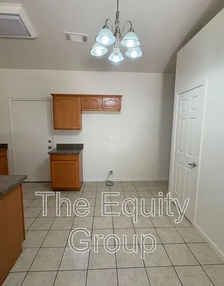 1319 S Crowe St #B — Photo 6