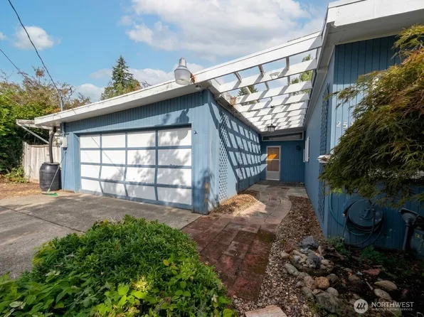 25708 SE 135th Pl SE Place SE, Kent, WA 98042