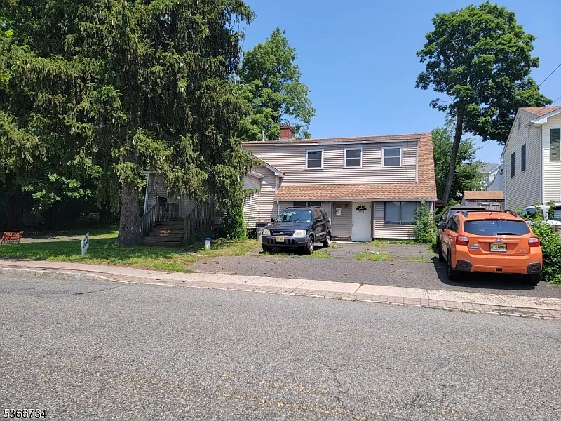 223 Halsey Rd — Photo 1