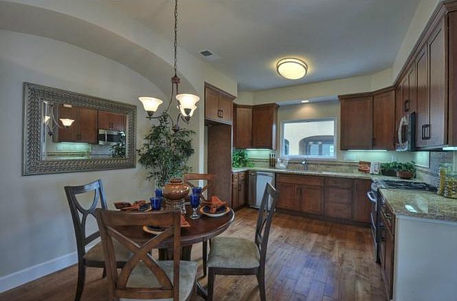 1st image of 421 Willow Glen Way